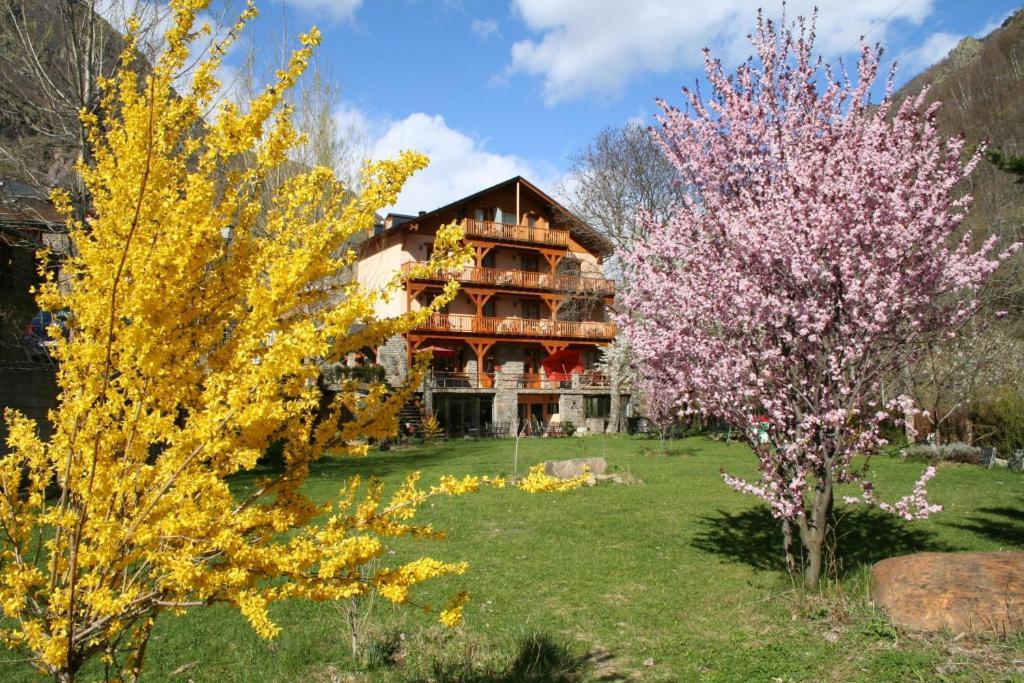 Hotel Estanys Blaus ตาวาสกัน ภายนอก รูปภาพ
